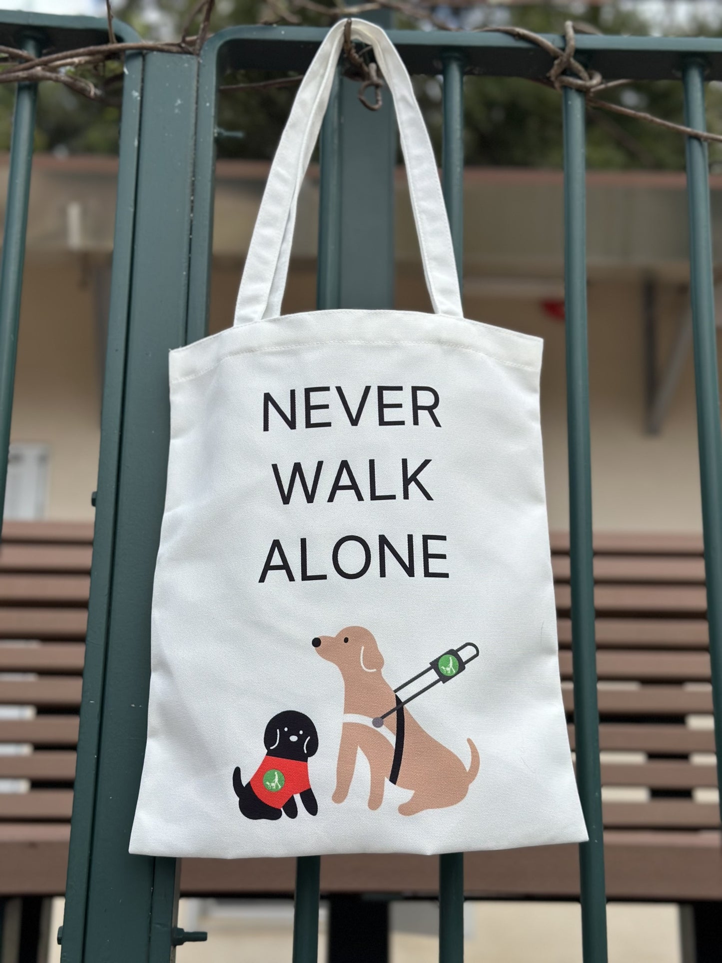 導盲犬新款Never Walk Alone設計手提袋