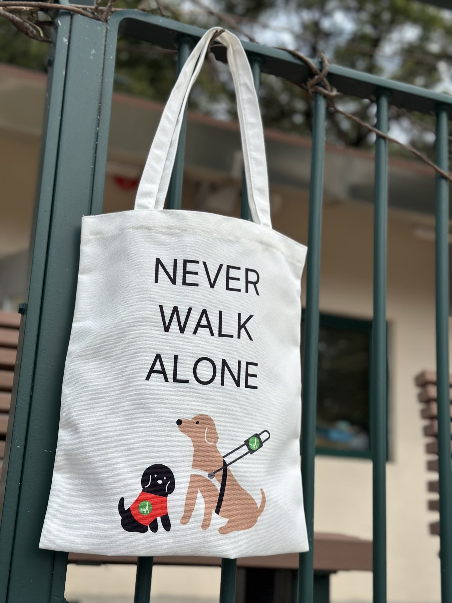 導盲犬新款Never Walk Alone設計手提袋